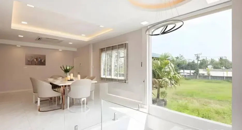 Haus zur Miete mit 3 Zimmer in Huai Khwang, Bangkok