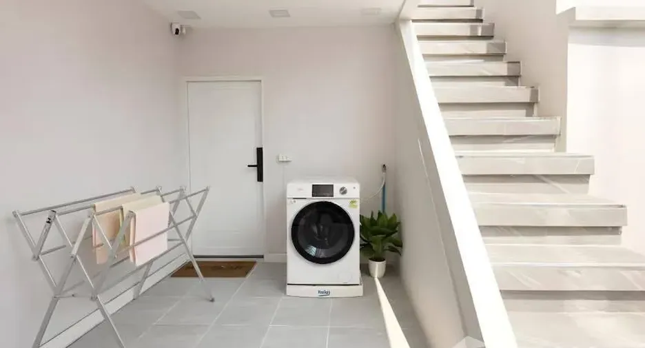 Haus zur Miete mit 3 Zimmer in Huai Khwang, Bangkok
