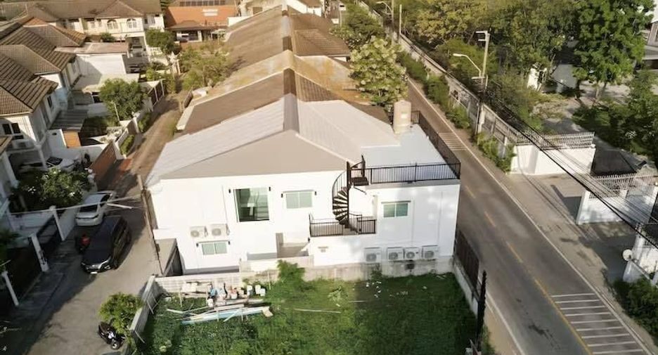Haus zur Miete mit 3 Zimmer in Huai Khwang, Bangkok