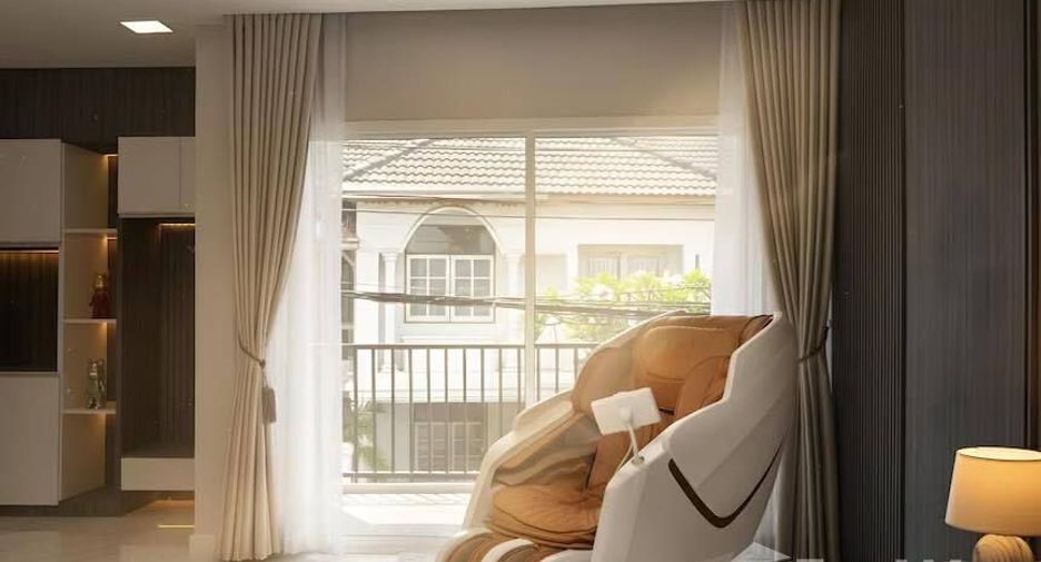 Haus zur Miete mit 3 Zimmer in Huai Khwang, Bangkok