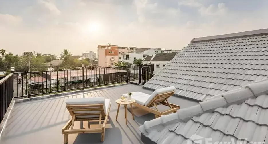 Haus zur Miete mit 3 Zimmer in Huai Khwang, Bangkok
