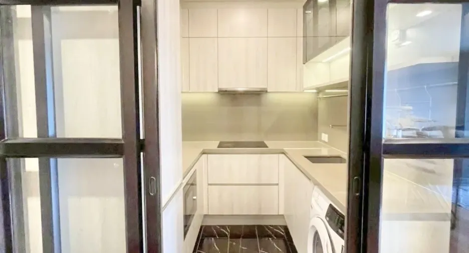For sale 4 bedrooms condo in Khlong Toei, Bangkok