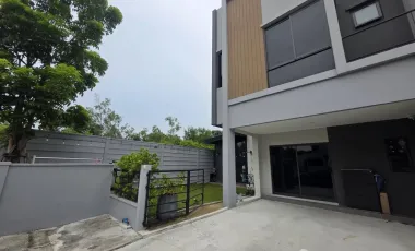 À louer 3 chambres maison de ville à Bang Phli, Samut Prakan