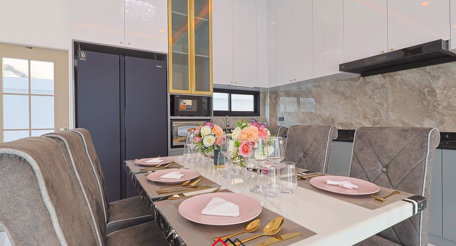Casa en venta de 4 habitaciones en Bang Lamung, Chonburi
