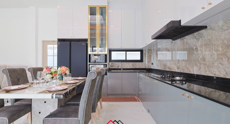 Casa en venta de 4 habitaciones en Bang Lamung, Chonburi