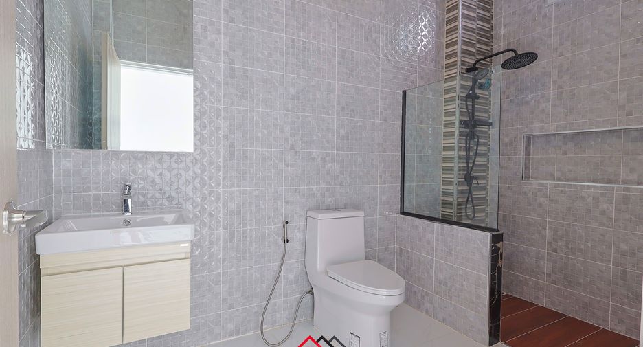 Casa en venta de 4 habitaciones en Bang Lamung, Chonburi