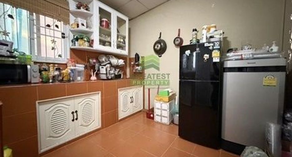 À vendre 3 chambres maison de ville à Phutthamonthon, Nakhon Pathom