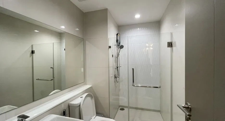 For rent 2 ベッドルーム condo in Huai Khwang, Bangkok