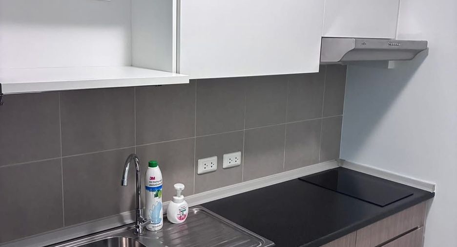 Condo en alquiler de 2 habitaciones en Huai Khwang, Bangkok