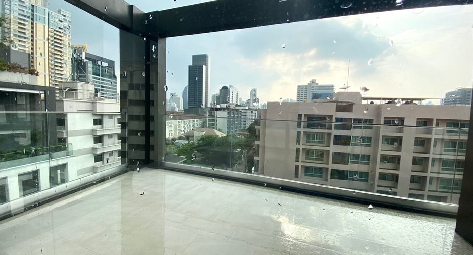 For sale 3 bedrooms condo in Watthana, Bangkok
