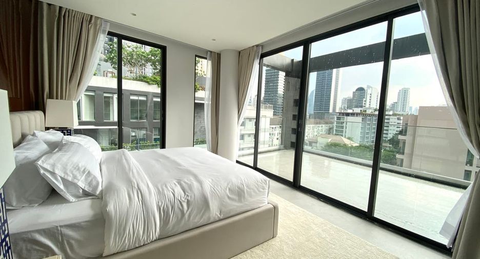 For sale 3 bedrooms condo in Watthana, Bangkok