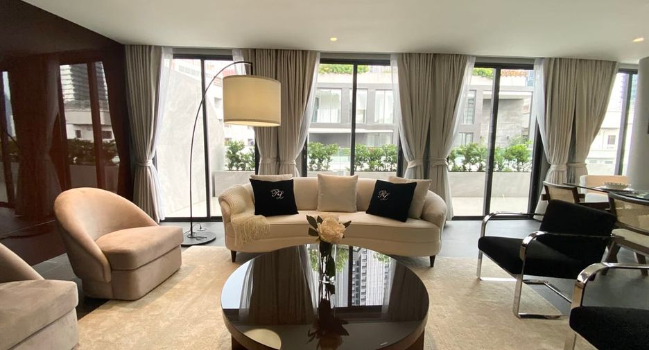 For sale 3 bedrooms condo in Watthana, Bangkok
