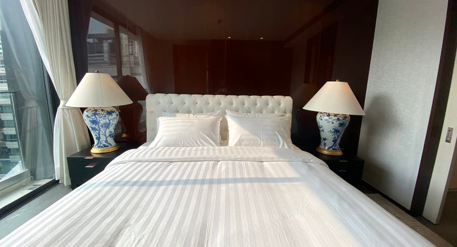 For sale 3 bedrooms condo in Watthana, Bangkok