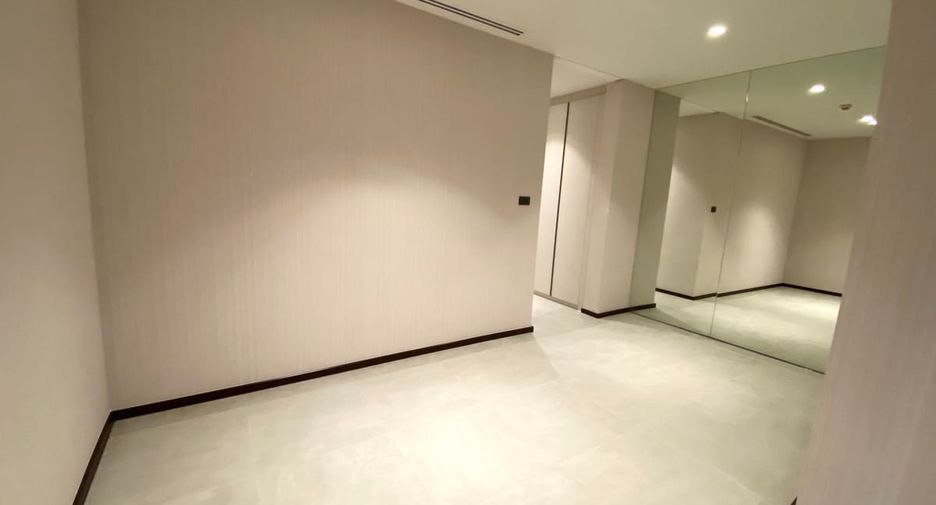 For sale 3 bedrooms condo in Watthana, Bangkok
