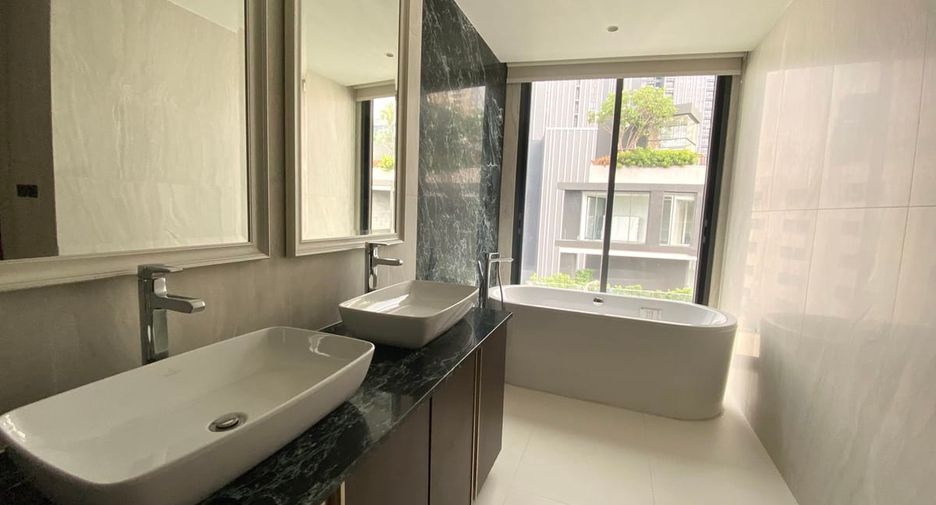 For sale 3 bedrooms condo in Watthana, Bangkok