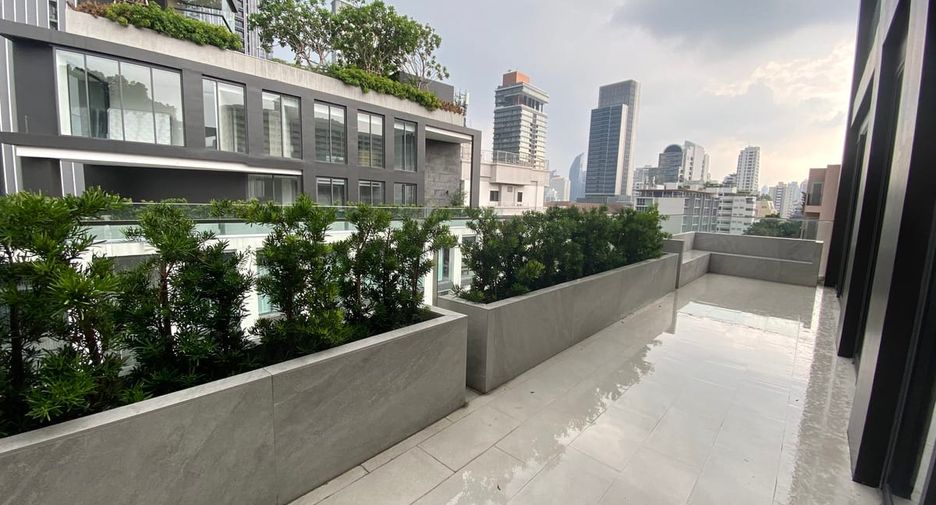 For sale 3 bedrooms condo in Watthana, Bangkok