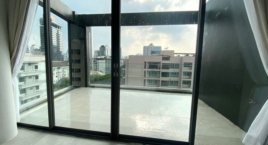 For sale 3 bedrooms condo in Watthana, Bangkok