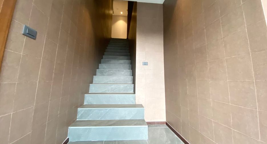 For sale 3 bedrooms condo in Watthana, Bangkok