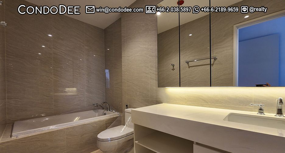 For sale 2 bedrooms condo in Pathum Wan, Bangkok