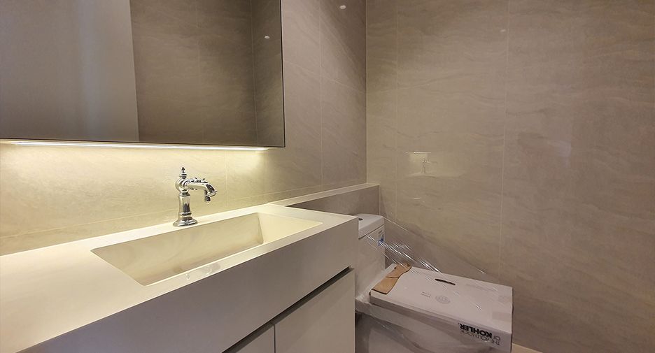 For sale 2 bedrooms condo in Pathum Wan, Bangkok