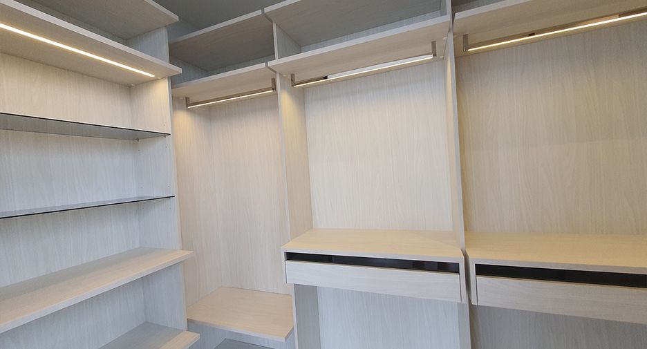 For sale 2 bedrooms condo in Pathum Wan, Bangkok