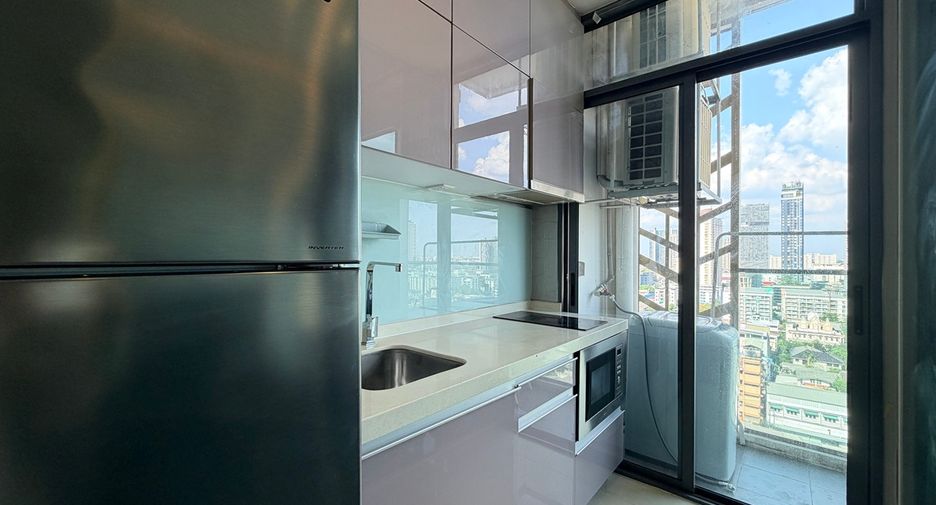 For sale 1 bed condo in Phra Khanong, Bangkok