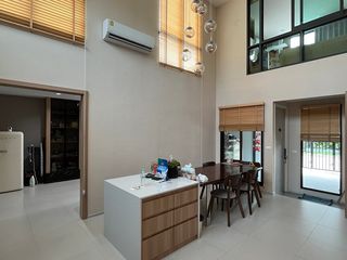 À vendre 4 chambres maison de ville à Suan Luang, Bangkok