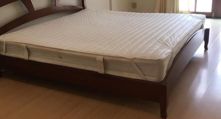 For rent 2 bedrooms townhouse in Bang Na, Bangkok