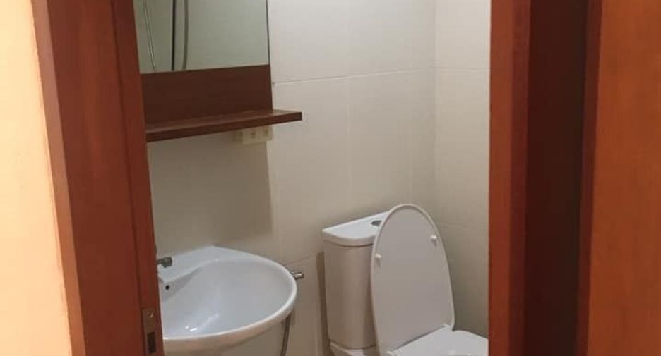 For rent 2 bedrooms townhouse in Bang Na, Bangkok