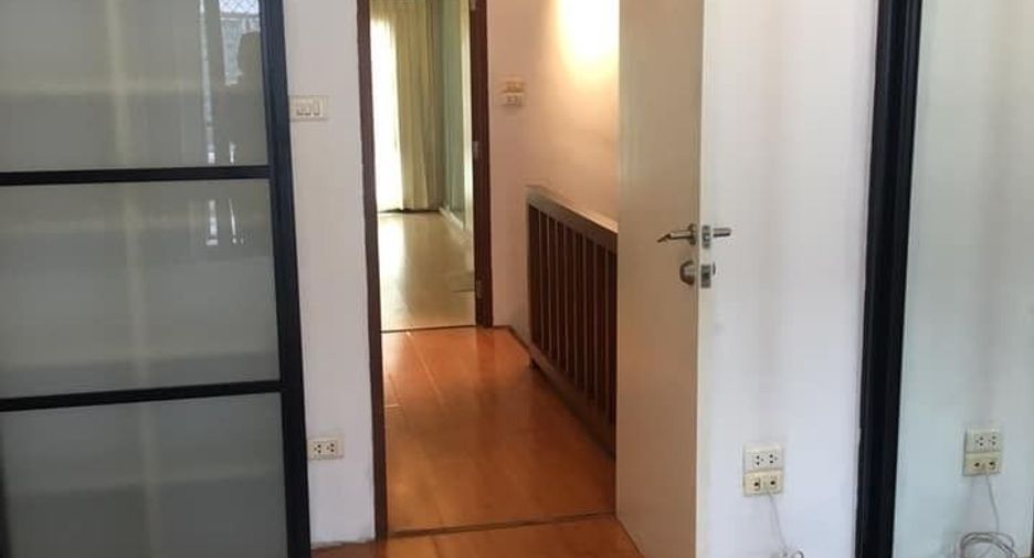 For rent 2 bedrooms townhouse in Bang Na, Bangkok
