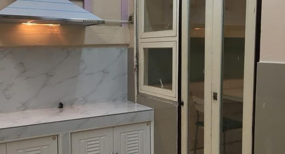 For rent 2 bedrooms townhouse in Bang Na, Bangkok