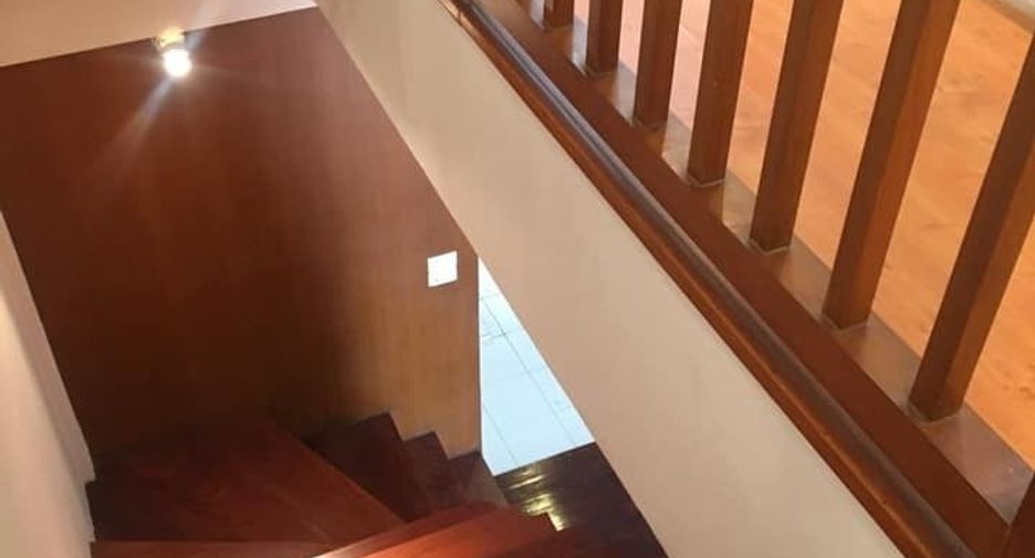 For rent 2 bedrooms townhouse in Bang Na, Bangkok