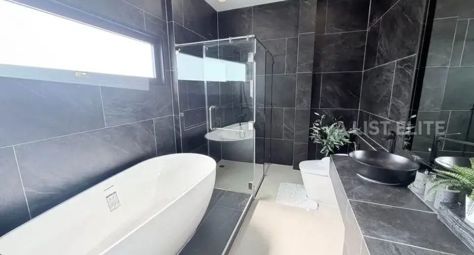 For rent 5 bedrooms house in Bang Lamung, Chonburi