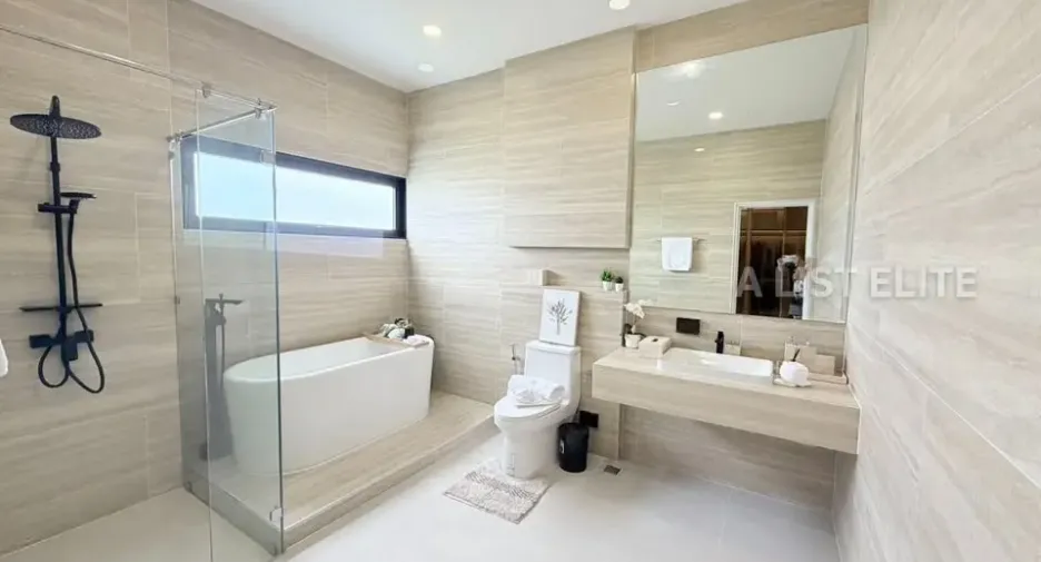For rent 5 bedrooms house in Bang Lamung, Chonburi
