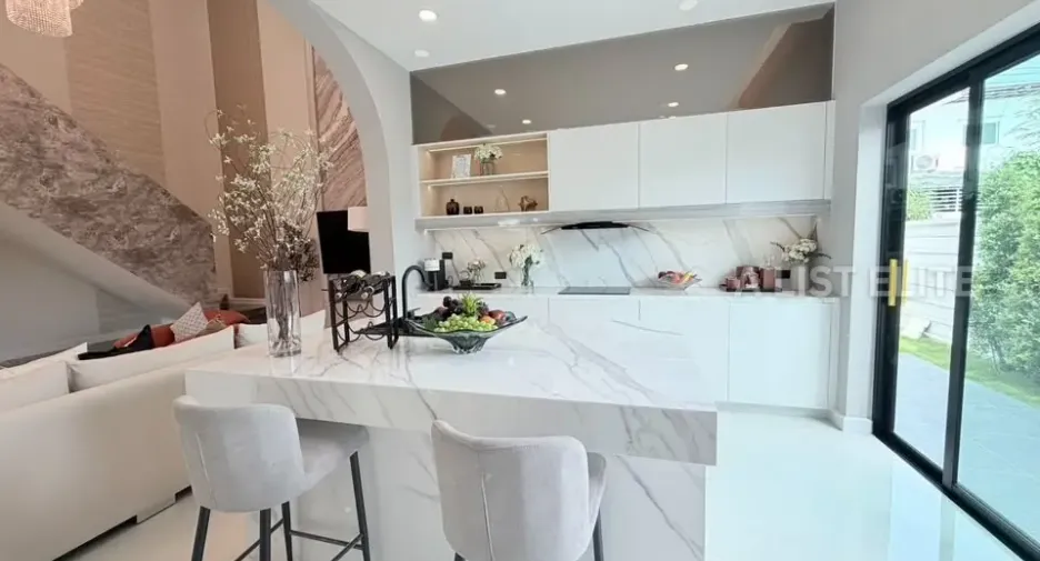 For rent 5 bedrooms house in Bang Lamung, Chonburi