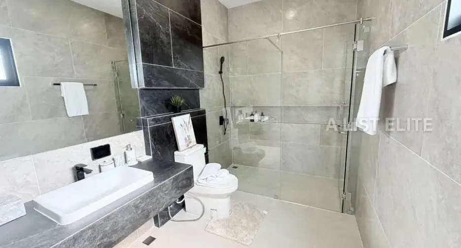 For rent 5 bedrooms house in Bang Lamung, Chonburi