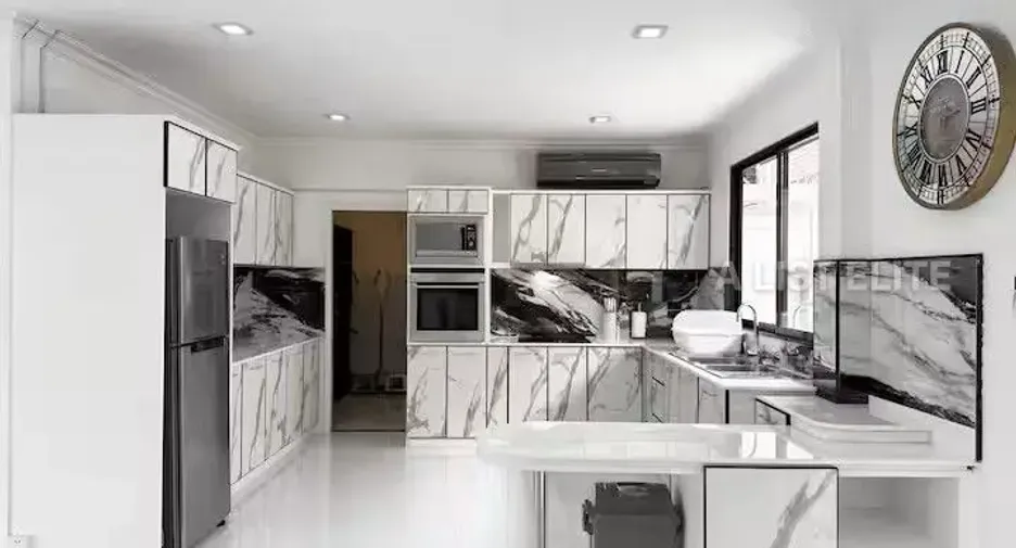 Haus zur Miete mit 4 Zimmer in Bang Lamung, Chonburi