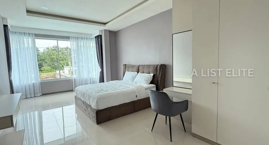 For rent 5 bedrooms house in Bang Lamung, Chonburi