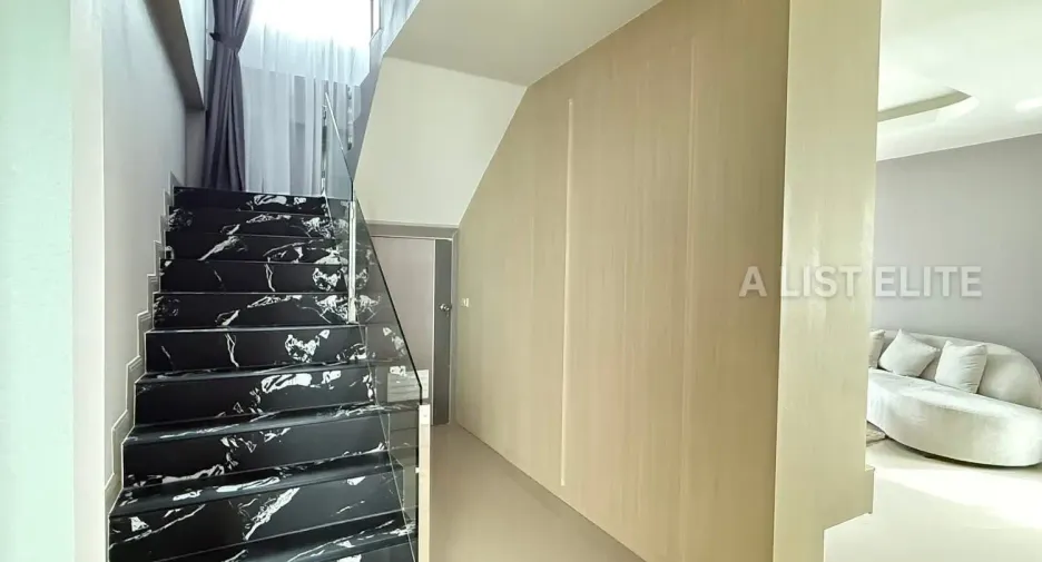For rent 5 bedrooms house in Bang Lamung, Chonburi