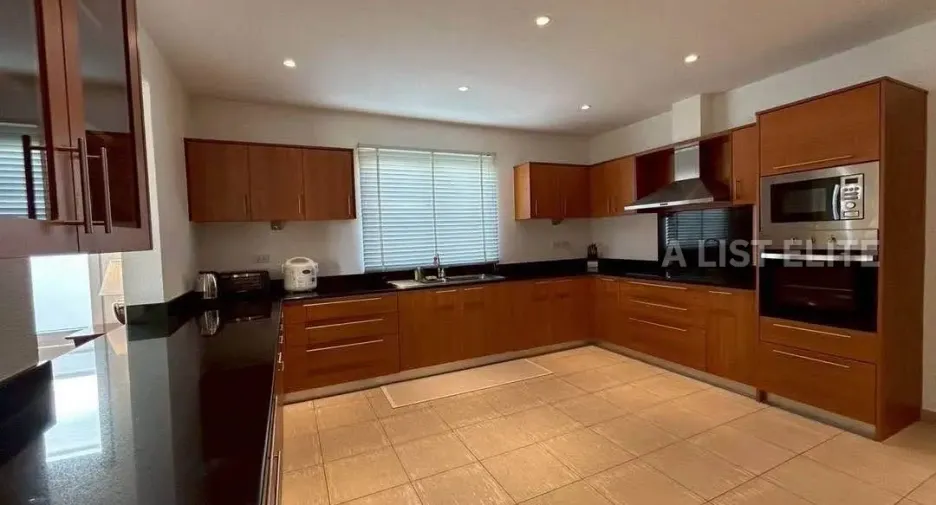 For rent 4 bedrooms house in Bang Lamung, Chonburi