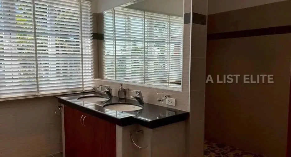 For rent 4 bedrooms house in Bang Lamung, Chonburi