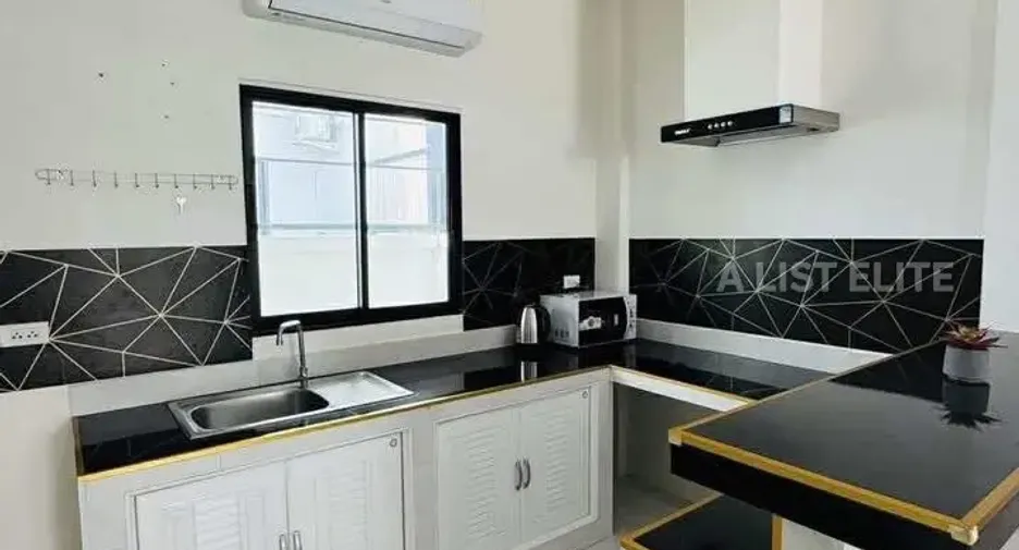 For sale 5 bedrooms house in Bang Lamung, Chonburi