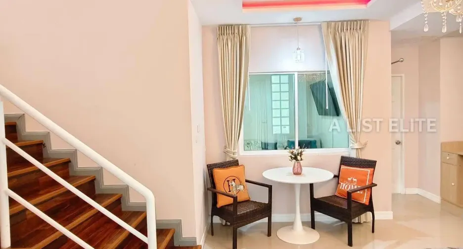 For sale 5 bedrooms house in Bang Lamung, Chonburi