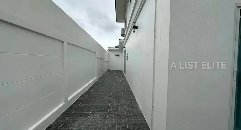 For rent 5 bedrooms house in Bang Lamung, Chonburi