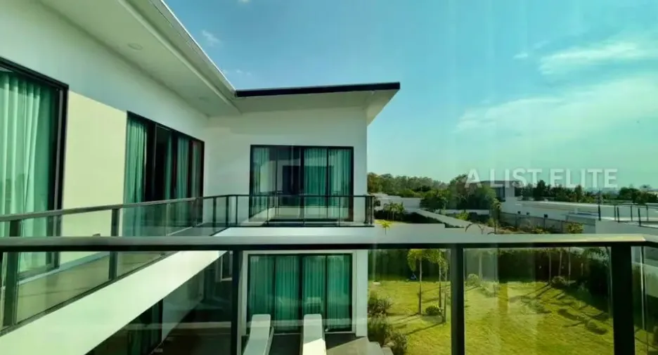 For rent 5 bedrooms house in Bang Lamung, Chonburi