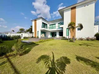 Haus zur Miete mit 5 Zimmer in Bang Lamung, Chonburi