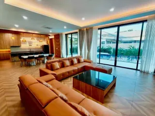 Haus zur Miete mit 5 Zimmer in Bang Lamung, Chonburi