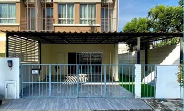 For rent 3 bedrooms townhouse in Suan Luang, Bangkok