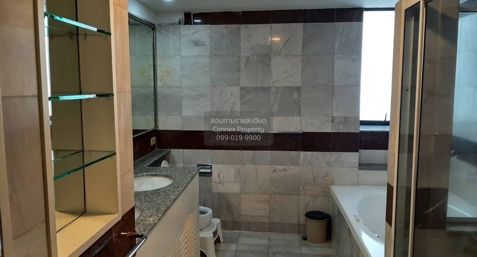 For rent 3 bedrooms condo in Khlong Toei, Bangkok