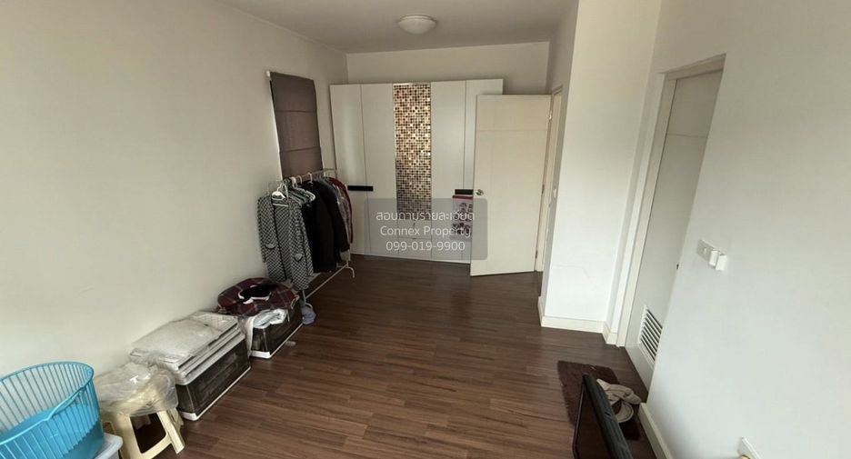 For rent 3 bedrooms townhouse in Chom Thong, Bangkok